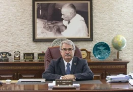 Rekt&ouml;r&uuml;m&uuml;z Prof. Dr. Cumhur &Ccedil;&ouml;km&uuml;ş Grip ve Coronavir&uuml;s Salgınları ile İlgili Olarak KONTV'de Yayınlanan G&uuml;ndem &Ouml;zel Programına Konuk Oldu 