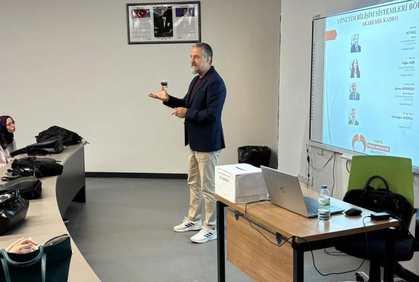 Y&ouml;netim Bilişim Sistemleri Oryantasyon ve &Ouml;ğrenci Temsilcisi Se&ccedil;imi faaliyeti icra edilmiştir