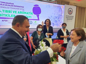 Tarım ve Doğa Bilimleri Fak&uuml;ltesi &Ouml;ğretim &Uuml;yemiz Prof. Dr. Menşure &Ouml;zg&uuml;ven 6. Tıbbi ve Aromatik Bitkiler &Ccedil;alıştayına Katıldı