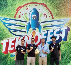 Şeker Pancarını Konu Alan Projeleri ile TÜBİTAK Öğrenci Projeleri Yarışması Gıda ve Tarım Alanında Türkiye Birincisi Olan Öğrencilerimiz Ödüllerini TEKNOFEST’de Sayın Cumhurbaşkanımızın Elinden Aldılar