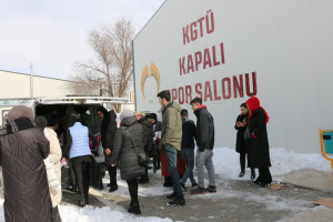 &Uuml;niversitemiz ve &Ouml;ğrenci Toplulukları Koordinasyonunda Toplanan Yardım Malzemeleri Deprem B&ouml;lgesindeki Vatandaşlarımıza İletilmek &Uuml;zere İlgili Birimlere Teslim Edildi