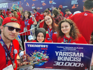 Üniversitemiz Plantwave Takımı, Teknofest 2023'te Tarım Teknolojileri Kategorisinde Türkiye İkincisi Oldu