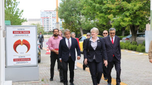Amerika Arkansas Tech Üniversitesi Rektörü Prof. Dr. Robbin E.Bowen ve beraberindeki Heyet Rektörümüz Prof. Dr. Erol Turan’ı Makamında Ziyaret Etti