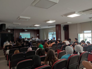 Üniversitemizde Dinamik Ortamda Dış Ticaret: Avantajlar ve Zorluklar” Konulu Panel Düzenlendi