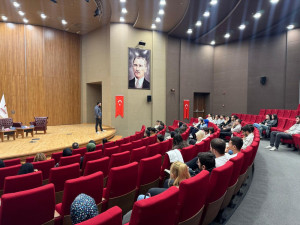 Tmmob İç Mimarlar Odası Konya Şube Başkanı İsmail Malçok, İç Mimarlık Bölümü Öğrencileri İle Buluştu