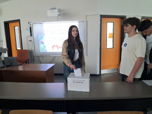 Y&ouml;netim Bilişim Sistemleri &Ouml;ğrenci Temsilcisi Se&ccedil;imi ve Staj Hakkında Bilgilendirme faaliyeti icra edilmiştir