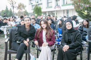 Kamp&uuml;ste A&ccedil;ık Hava Sineması Keyfi!