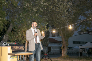 Kamp&uuml;ste A&ccedil;ık Hava Sineması Keyfi!