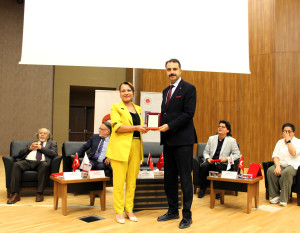 Üniversitemizde "İyileşme Aile ile Başlar: Denetimli Serbestlikte Ailenin Dönüştürücü Gücü" Paneli Gerçekleştirildi
