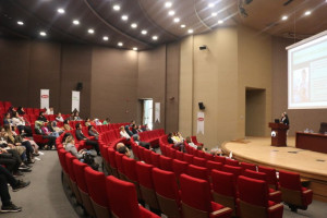 Üniversitemiz ve Karamanoğlu Mehmetbey Üniversitesi Ev Sahipliğinde, Michigan State Üniversitesi İşbirliği ile Gıda Biyoteknolojisi Sempozyumu Gerçekleştirildi