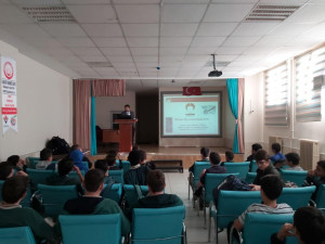 Bitkisel Üretim ve Teknolojileri Bölümü Araştırma Görevlimiz Mustafa Alp Arslan Umarusman Ortaokul Öğrencileri için Biyoteknoloji Konulu Seminer Verdi