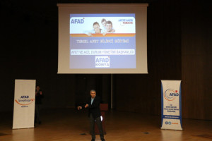 AFAD Tarafından Rekt&ouml;rl&uuml;ğ&uuml;m&uuml;z Ev Sahipliğinde &Uuml;niversitemiz Personeli ve &Ouml;ğrencileri İ&ccedil;in &ldquo;Afet Farkındalık Eğitimi&rdquo; D&uuml;zenlendi 