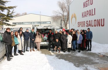 Üniversitemiz ve Öğrenci Toplulukları Koordinasyonunda Toplanan Yardım Malzemeleri Deprem Bölgesindeki Vatandaşlarımıza İletilmek Üzere İlgili Birimlere Teslim Edildi