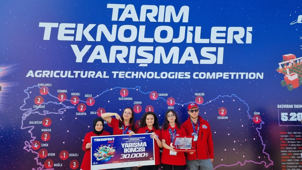 Teknofest 2023'te Tarım Teknolojileri Yarışması'nda Üniversitemiz Plantwave Takımı Türkiye İkincisi Oldu